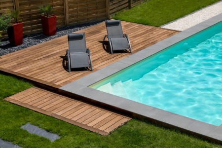 Quels bois choisir pour une terrasse résistante au climat océanique ?